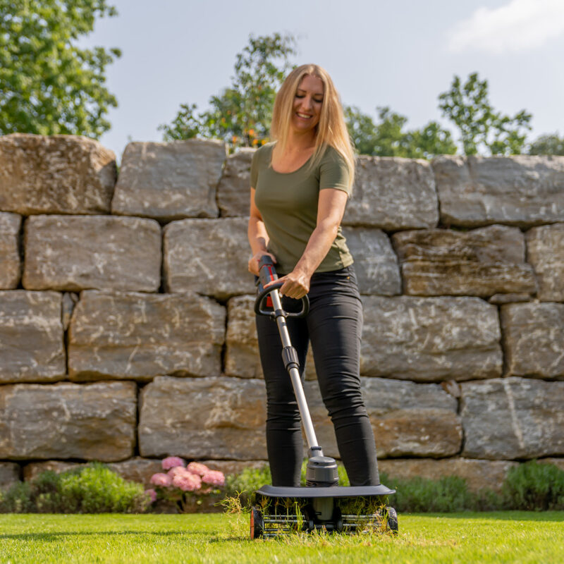 ALKO AERATOR AKKU AR 1835 18V ZESTAW w użyciu